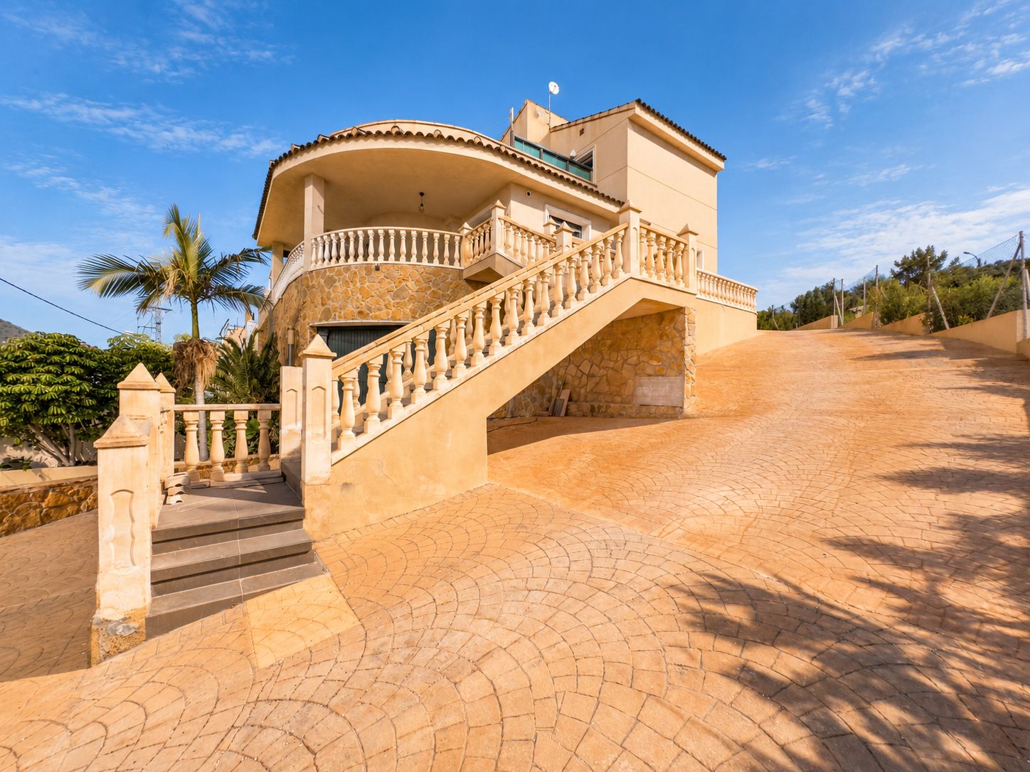 1386DA - Mediterranean Villa with Sea Views, and walking distance to the sea, in Cala D'or, Campello