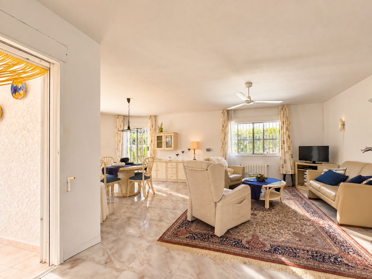 1389DA - Eengezinsvilla met privézwembad op een perceel van 750 m² in La Nucía