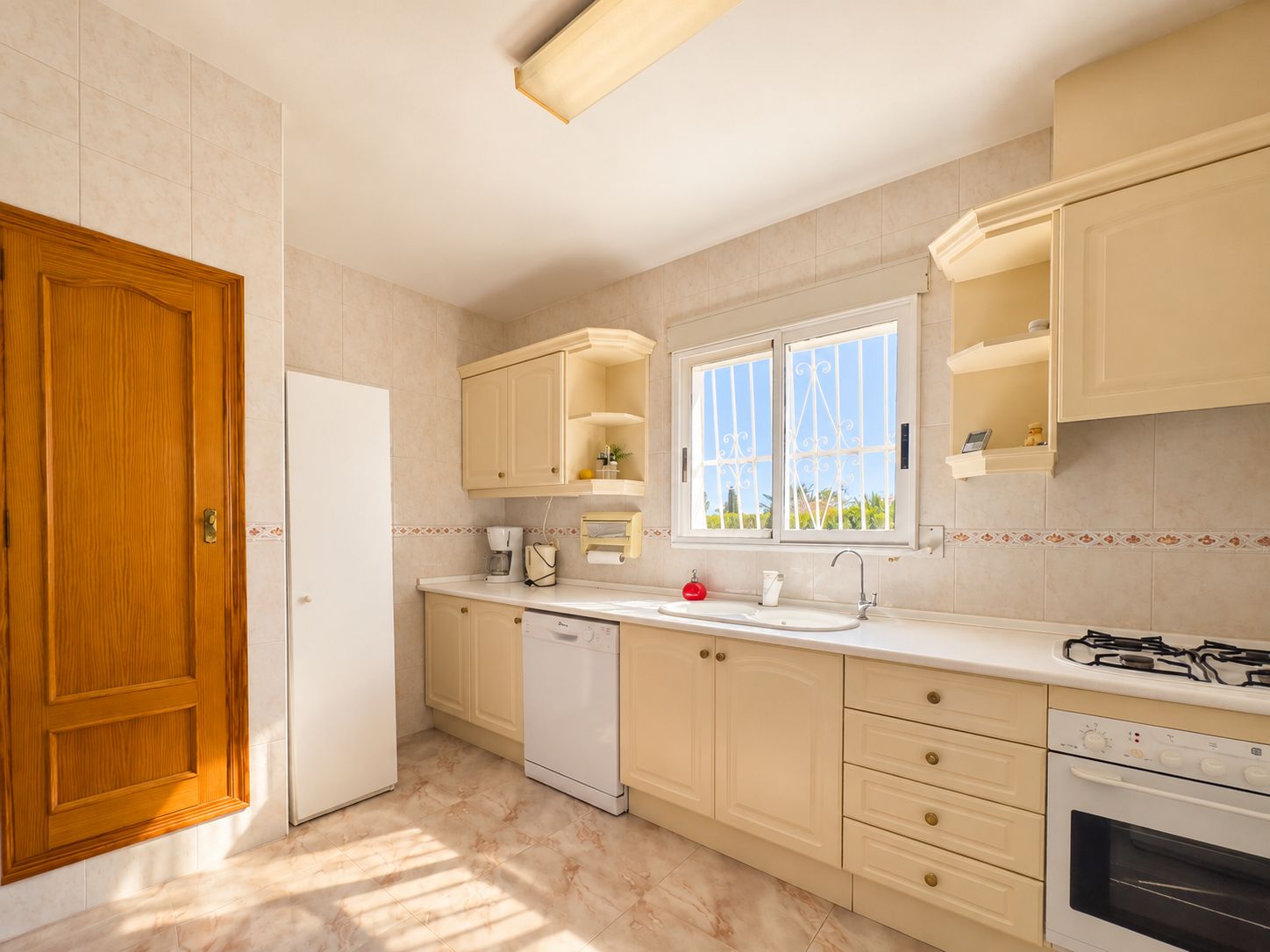 1389DA - Eengezinsvilla met privézwembad op een perceel van 750 m² in La Nucía