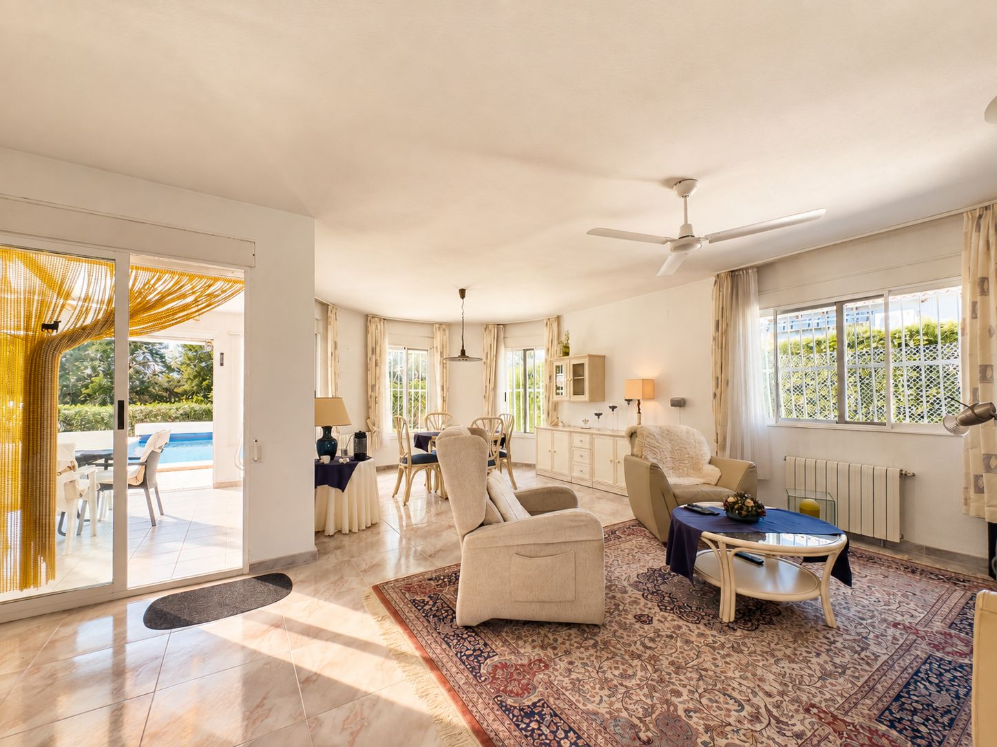 1389DA - Eengezinsvilla met privézwembad op een perceel van 750 m² in La Nucía