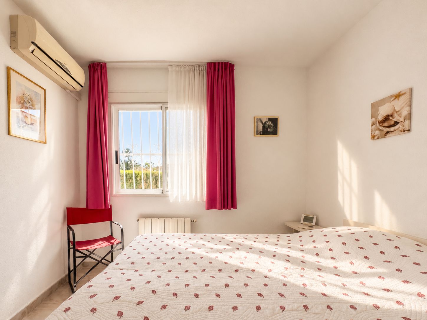 1389DA - Eengezinsvilla met privézwembad op een perceel van 750 m² in La Nucía