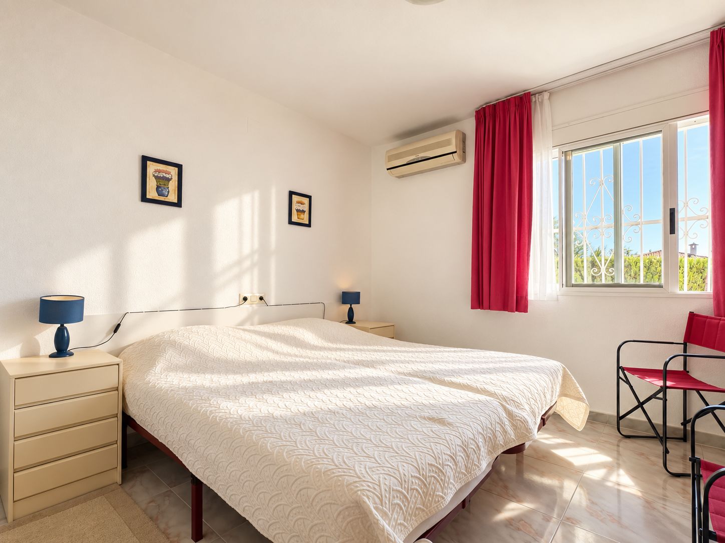 1389DA - Eengezinsvilla met privézwembad op een perceel van 750 m² in La Nucía