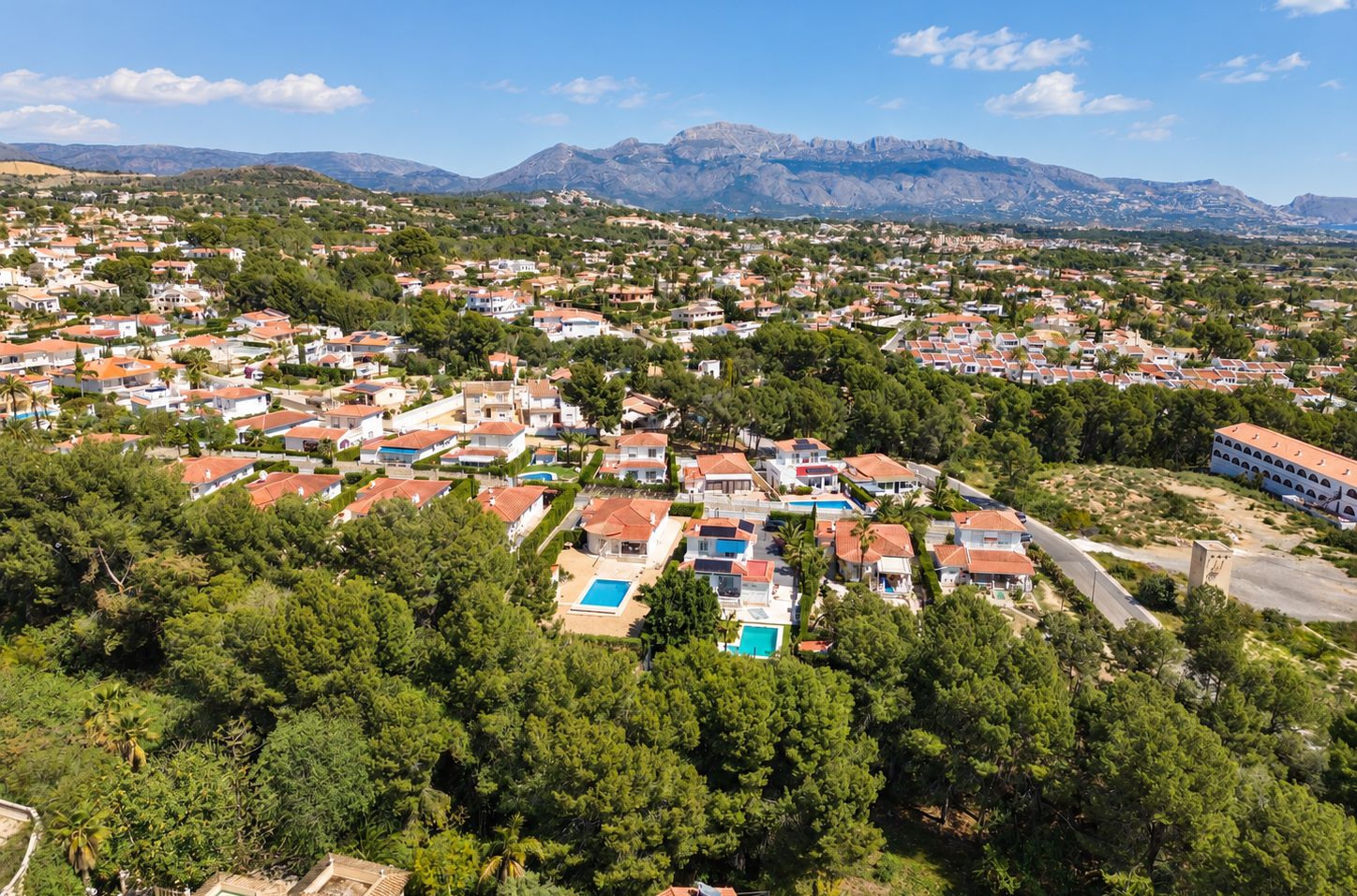 1389DA - Eengezinsvilla met privézwembad op een perceel van 750 m² in La Nucía