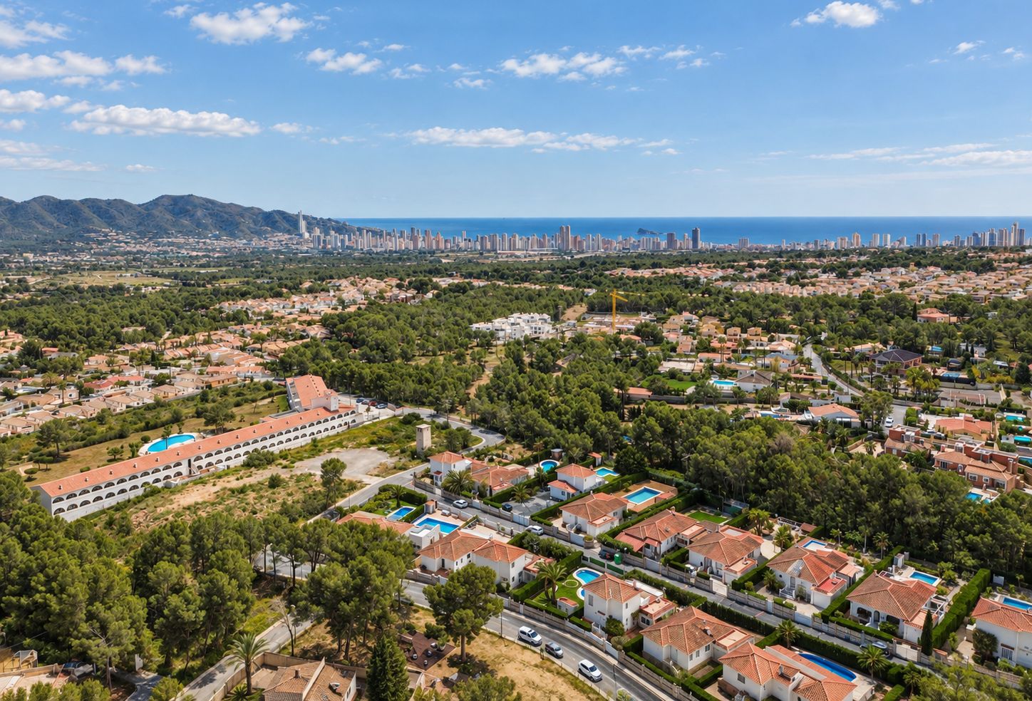 1389DA - Eengezinsvilla met privézwembad op een perceel van 750 m² in La Nucía