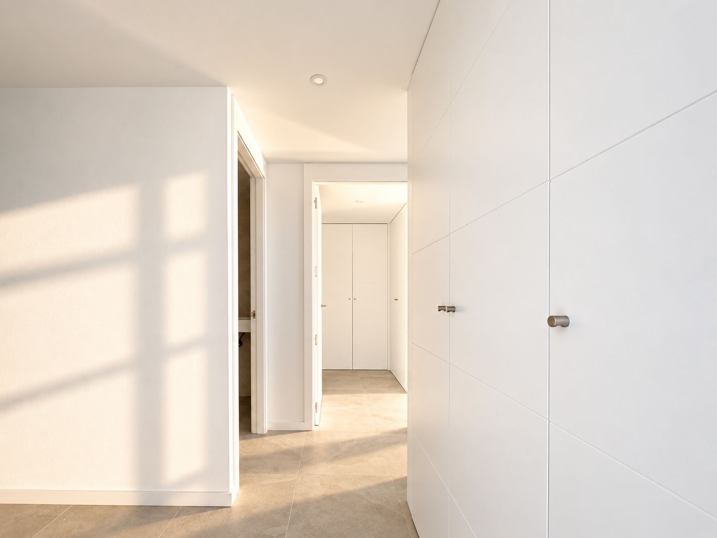 Appartement moderne de deux pièces, récemment construit, avec vue sur la mer, récemment livré.