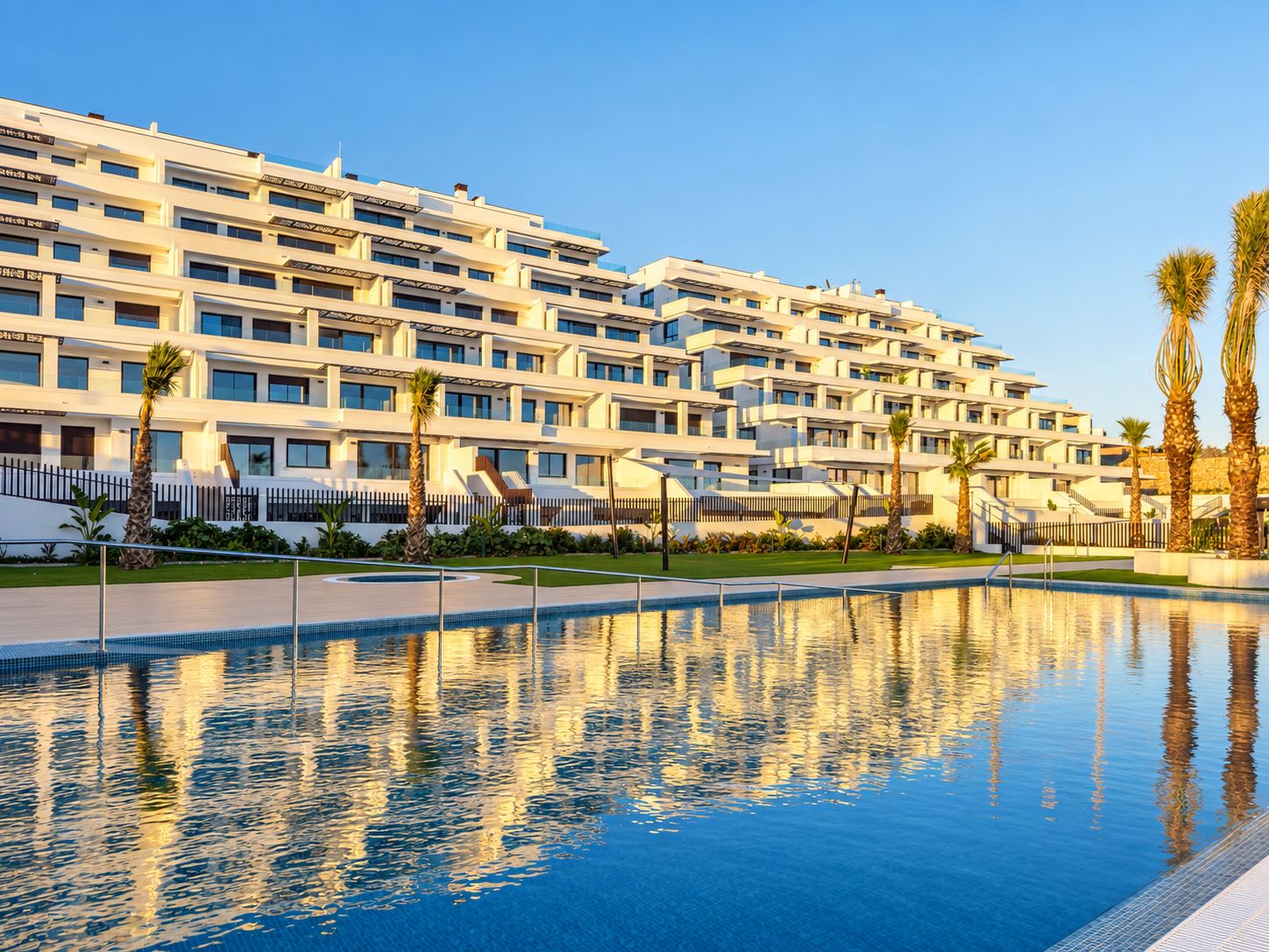 Appartement moderne de deux pièces, récemment construit, avec vue sur la mer, récemment livré.