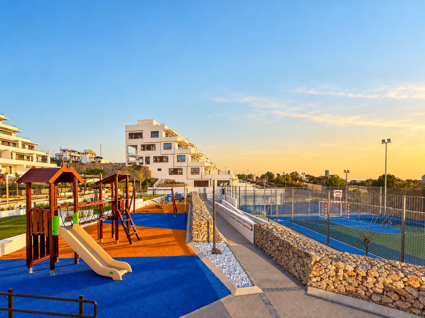 Appartement moderne de deux pièces, récemment construit, avec vue sur la mer, récemment livré.