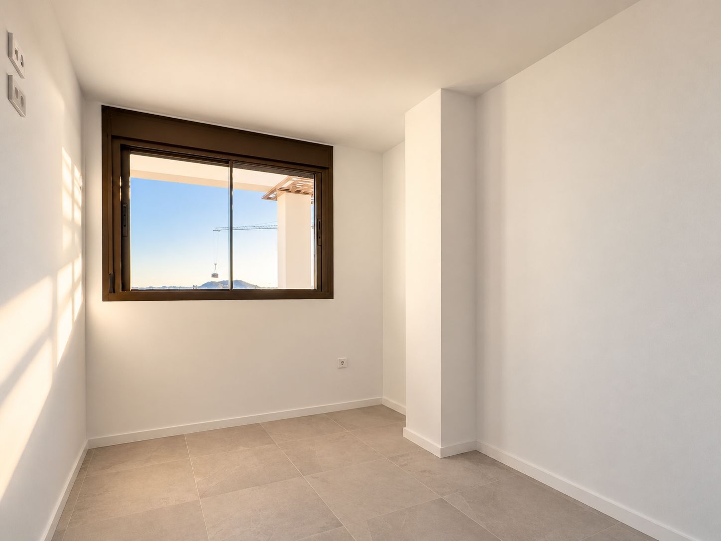 Appartement moderne de deux pièces, récemment construit, avec vue sur la mer, récemment livré.