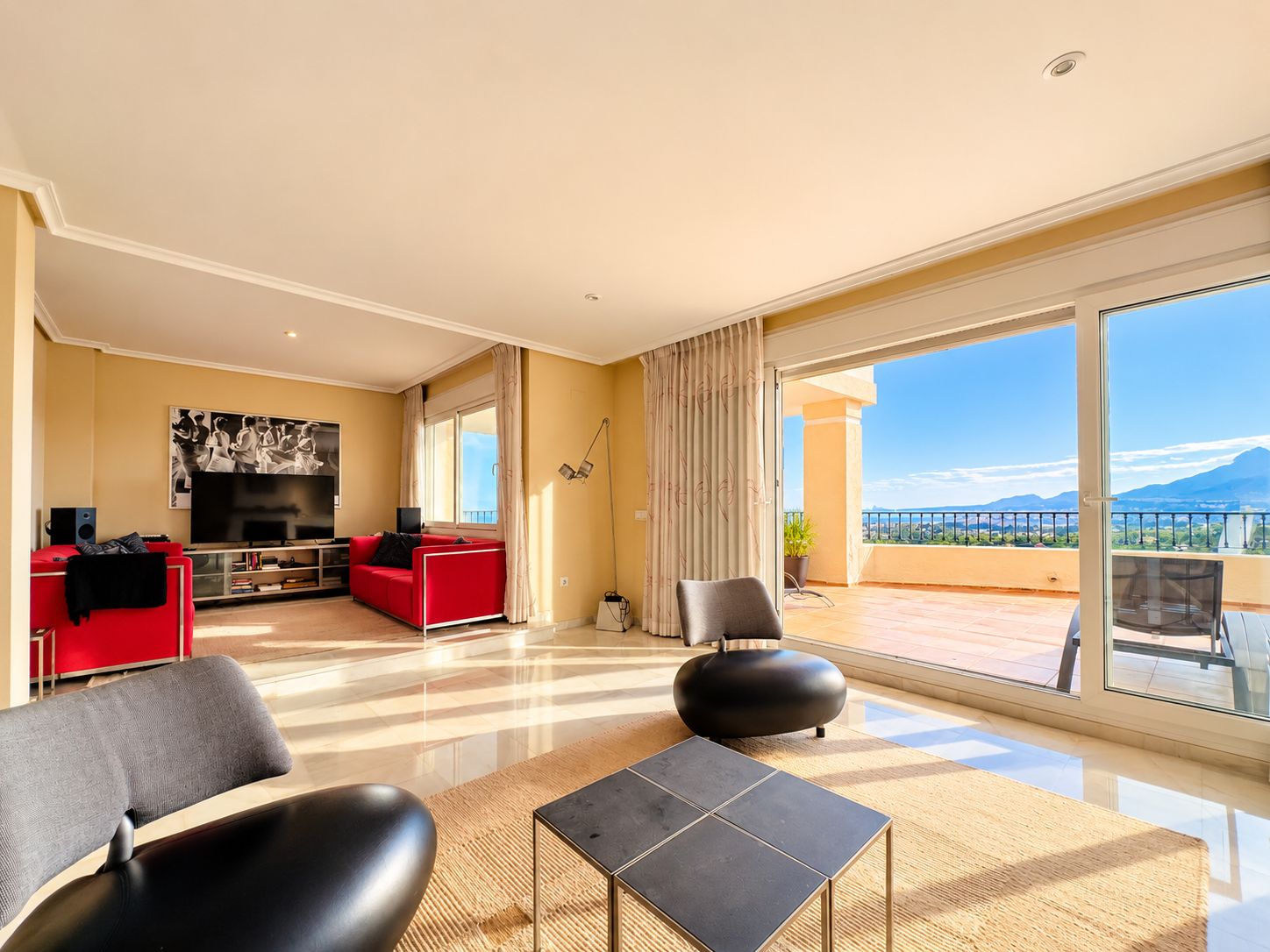 Appartement avec grande terrasse et vue sur la mer à Altea Hills