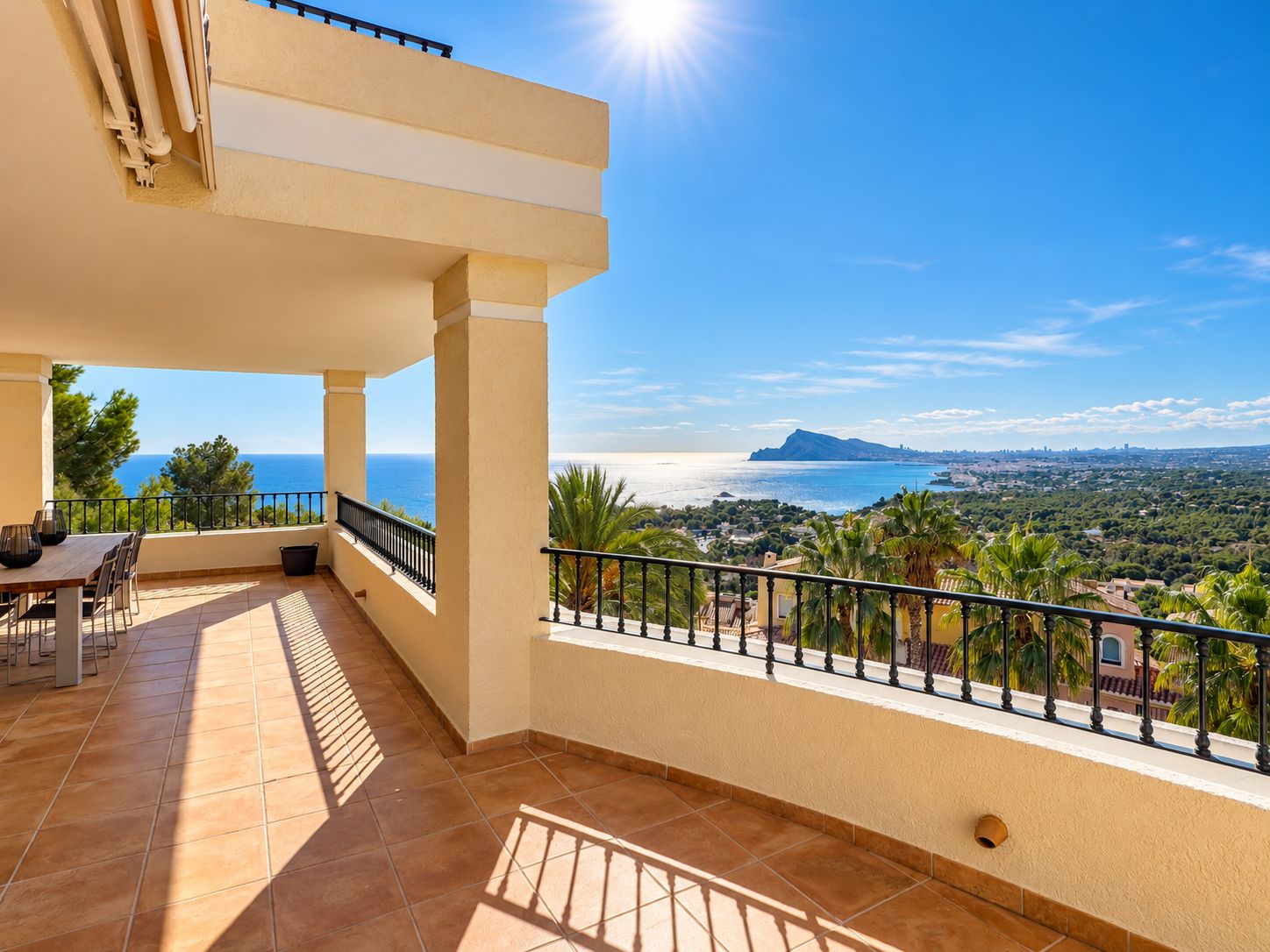 Appartement avec grande terrasse et vue sur la mer à Altea Hills