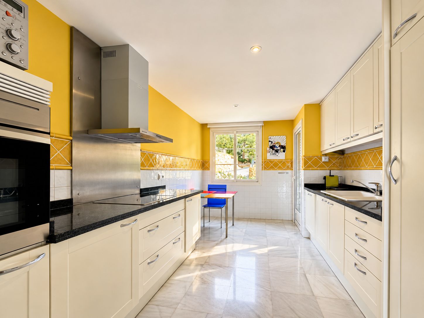 Appartement avec grande terrasse et vue sur la mer à Altea Hills