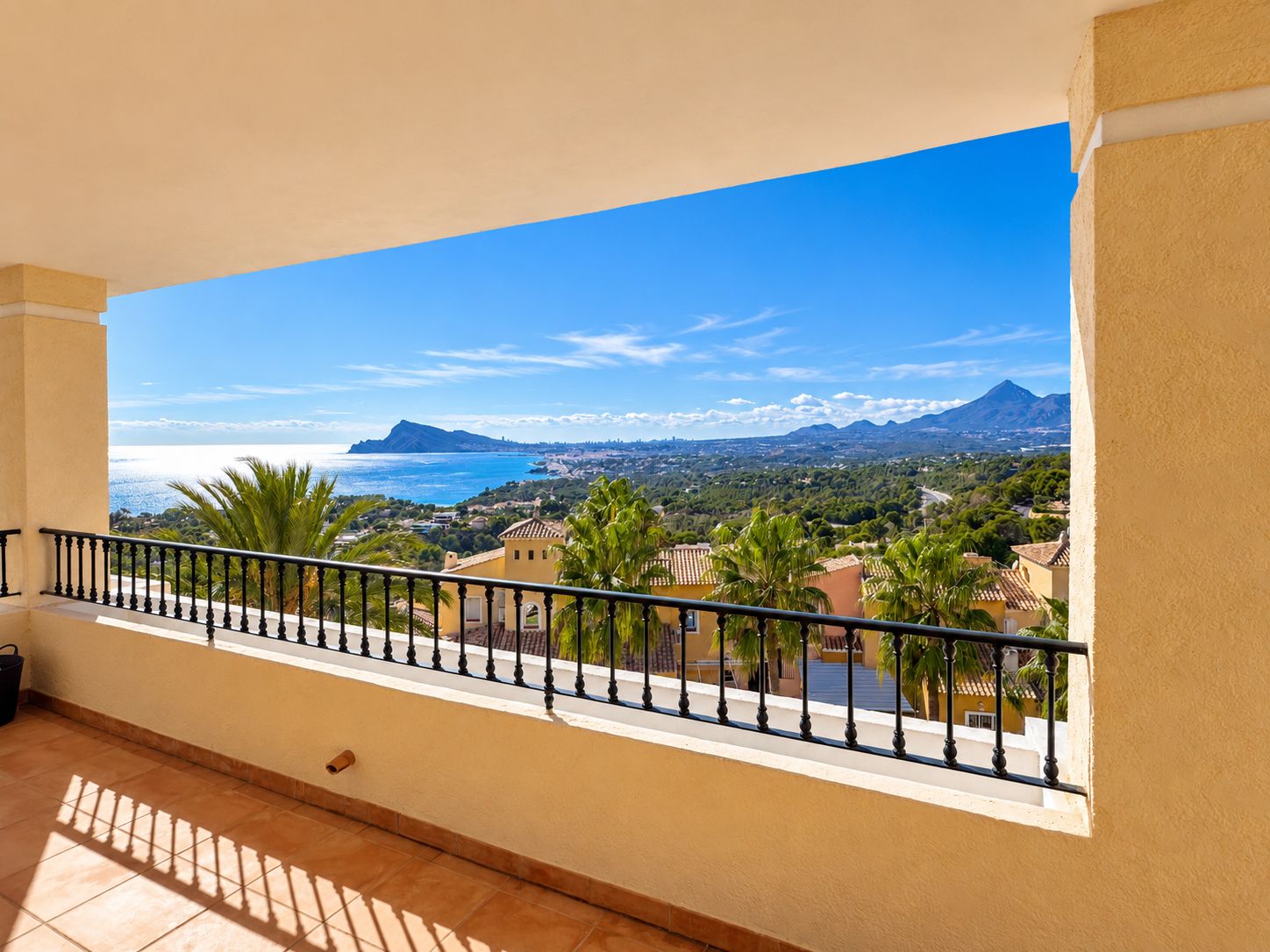 Appartement avec grande terrasse et vue sur la mer à Altea Hills