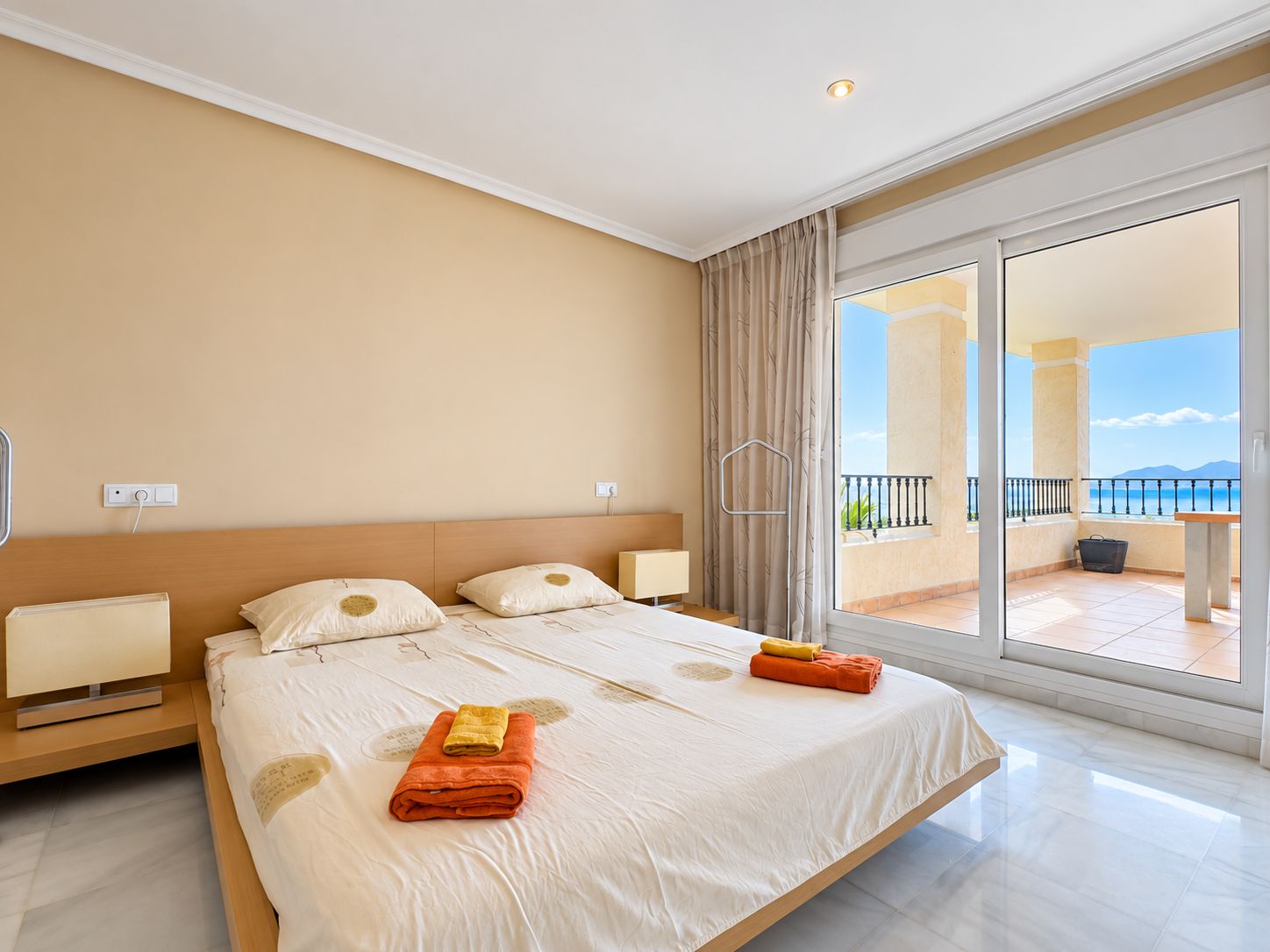 Appartement avec grande terrasse et vue sur la mer à Altea Hills